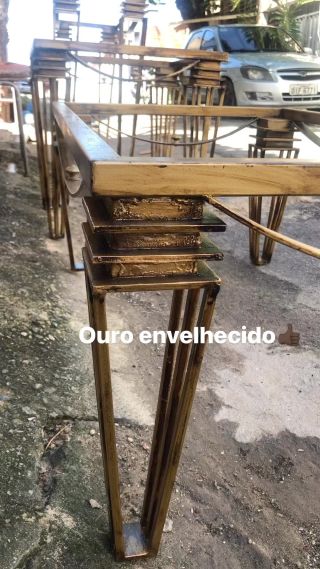 Mesa de Ouro Evelhecido